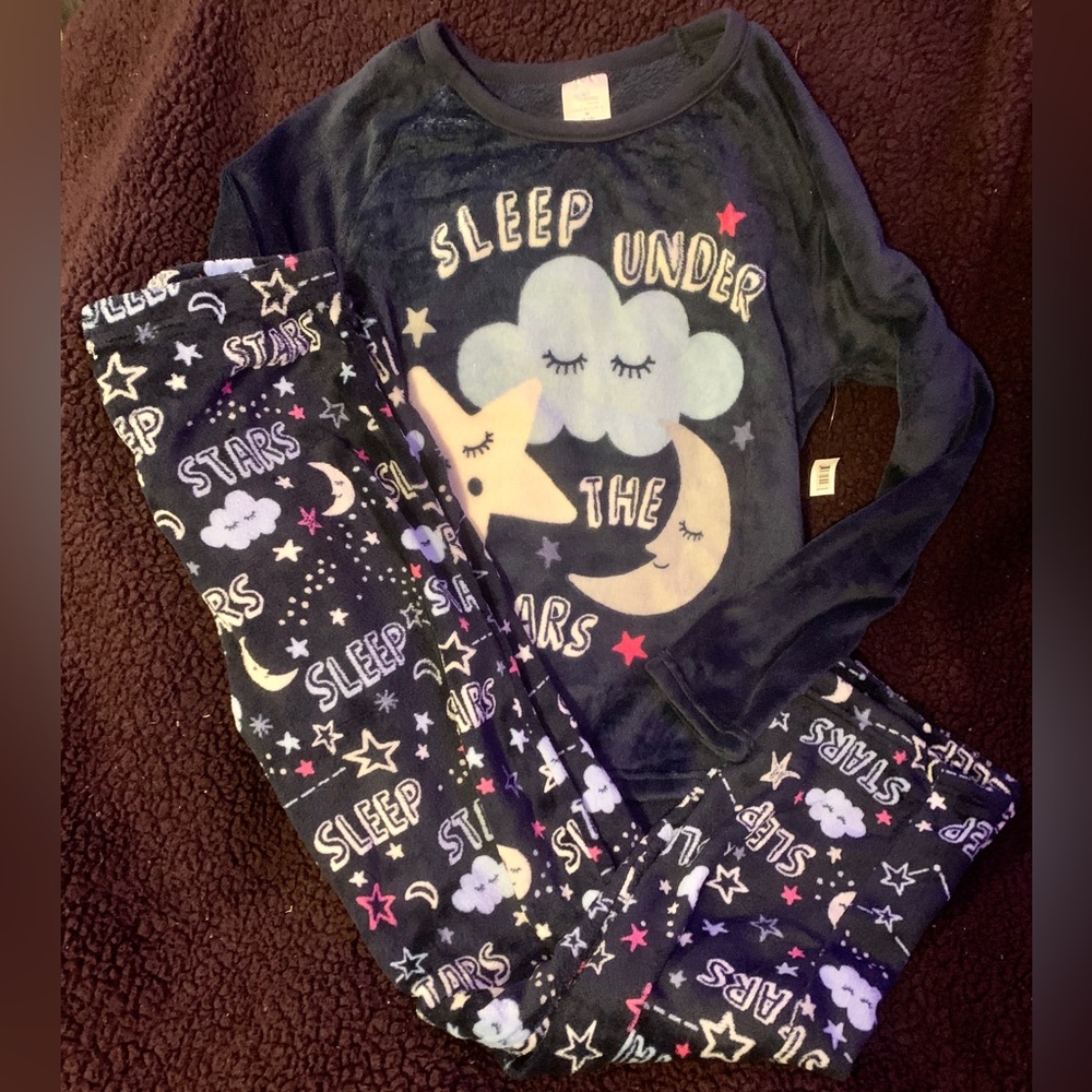 Super soft warm PJ set size medium 8-10. By Secret Treasures NWT